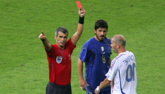 thẻ đỏ World Cup bị phạt bao nhiêu tiền
